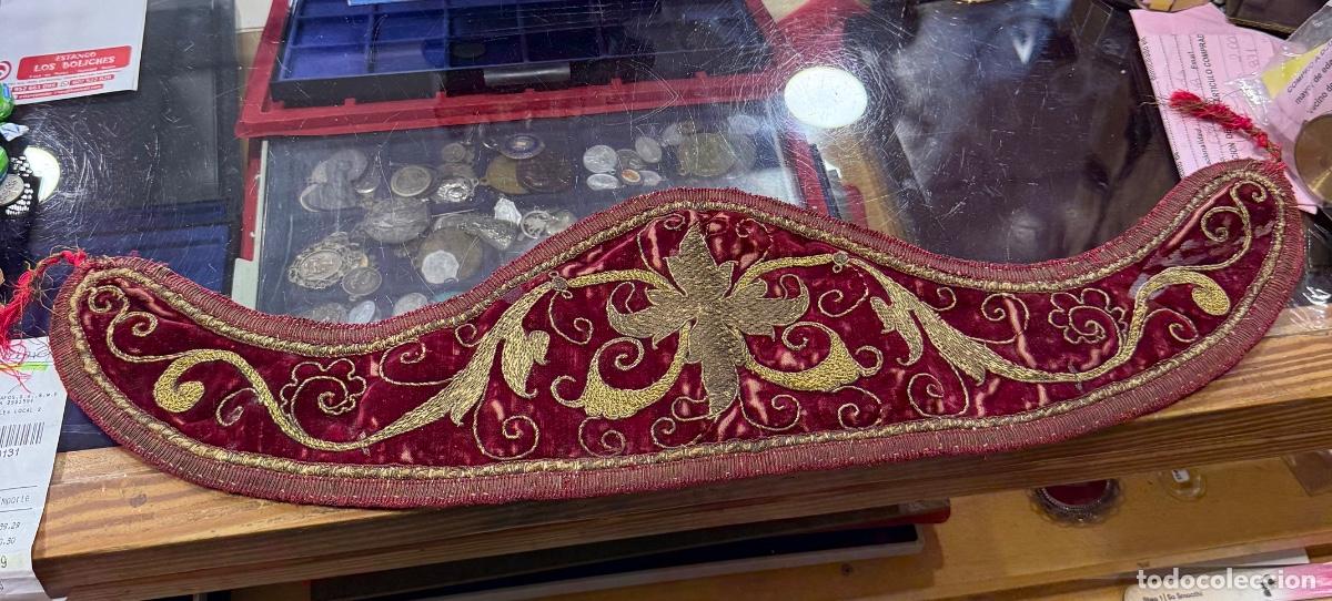 Antig&uuml;edades: Antiguo remate, seda y bordado en oro