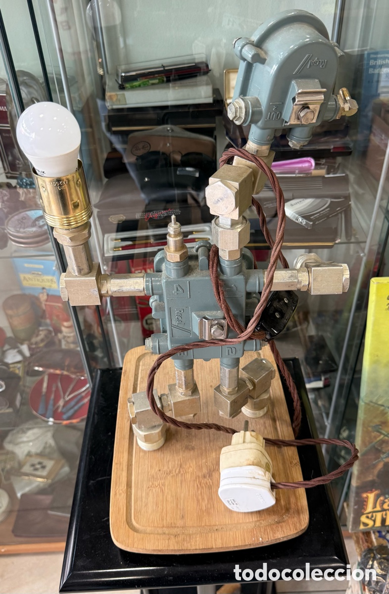 Antig&uuml;edades: Curiosa l&aacute;mpara de sobremesa americana, regal
