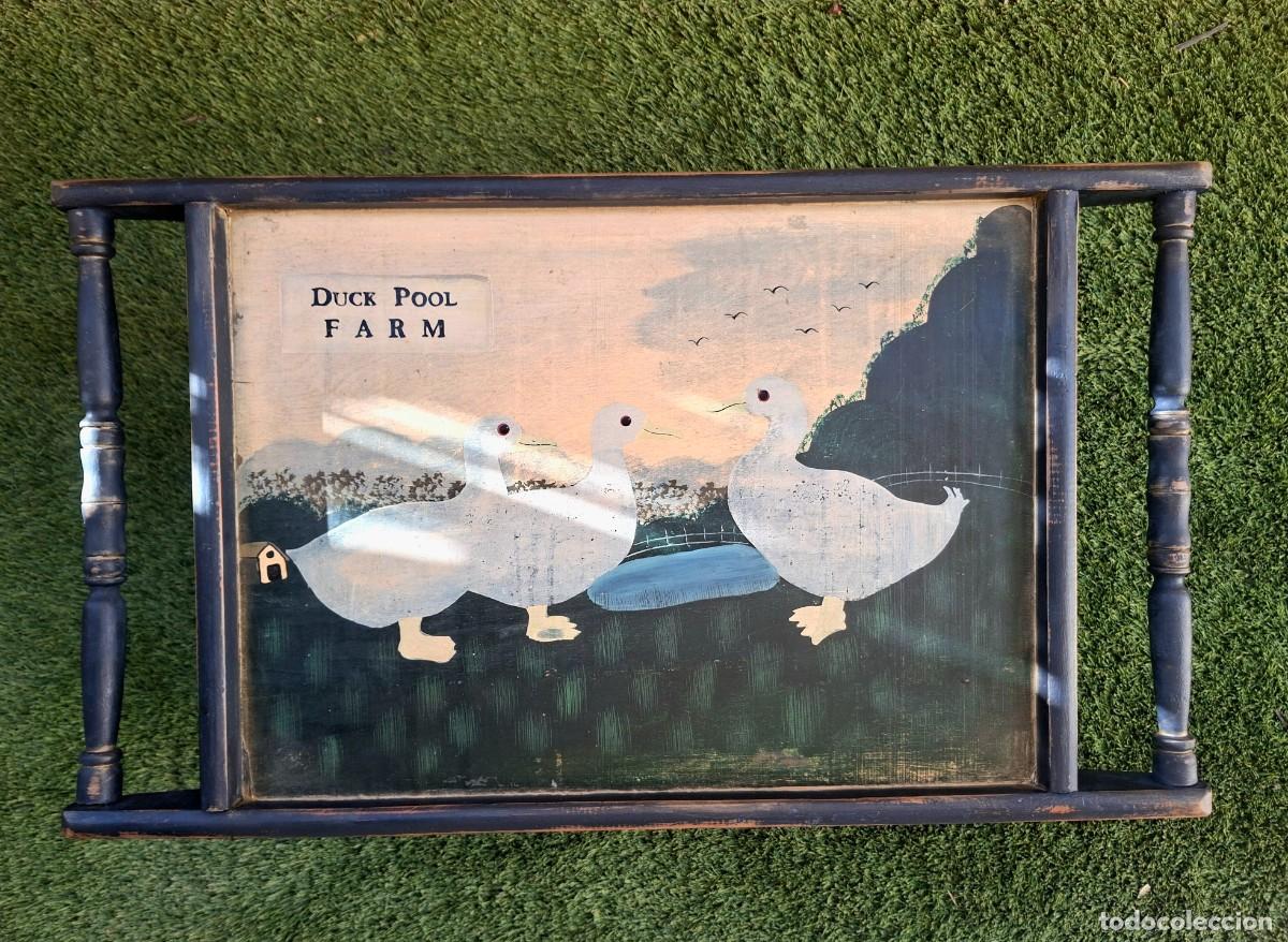 Antig&uuml;edades: Bandeja vintage madera con patas plegables y pintura original a mano - Decoraci&oacute;n rural / farm house