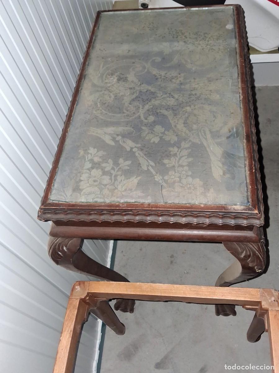 Antig&uuml;edades: mesa auxiliar antigua estilo Luis XV con patas talladas