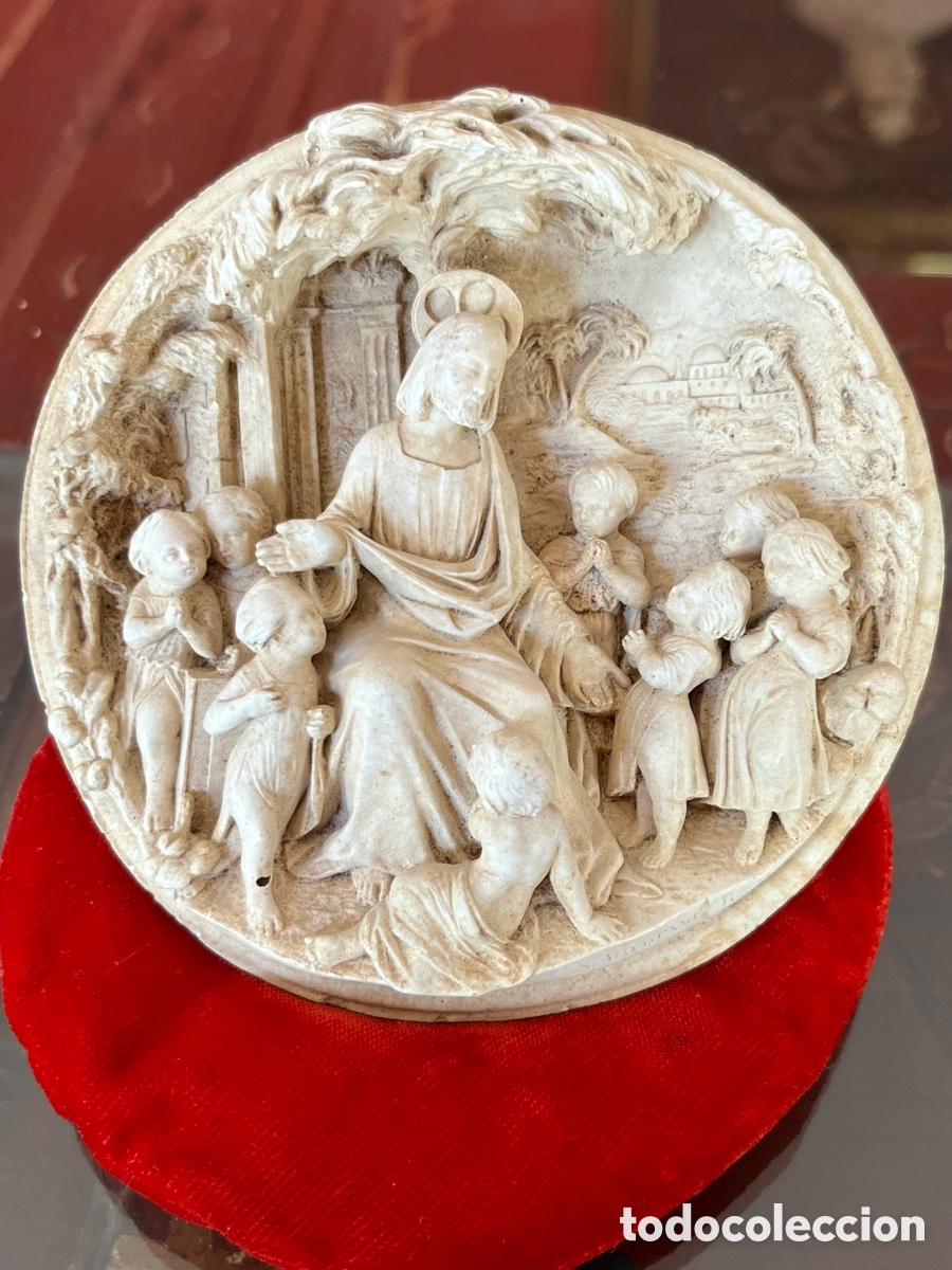 Antig&uuml;edades: Relieve religioso - Cristo con ni&ntilde;os firmado.