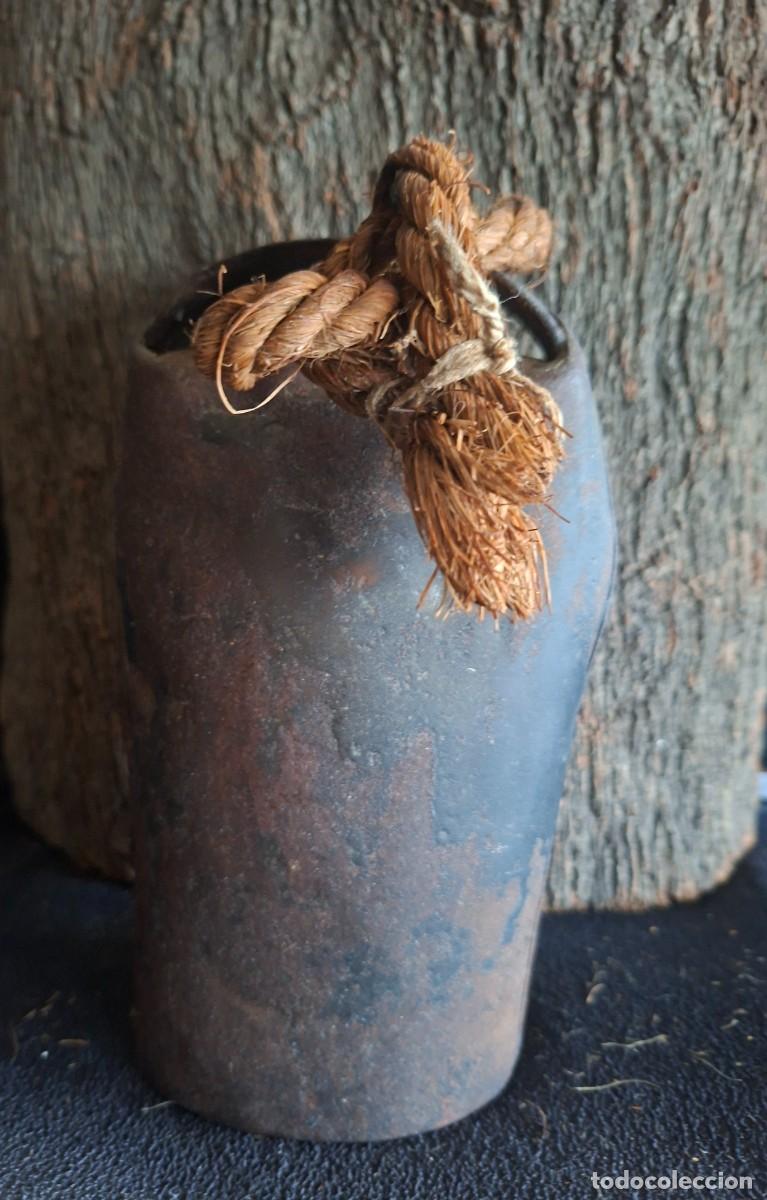 Antig&uuml;edades: Cencerro antiguo &ndash; hierro forjado, badajo original, pieza aut&eacute;ntica 19 cm &ndash; Funcional y decorativo