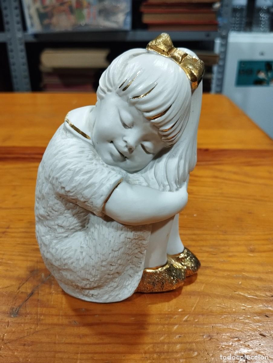 Antig&uuml;edades: NI&Ntilde;A DURMIENTE DE PORCELANA BOSSANO.