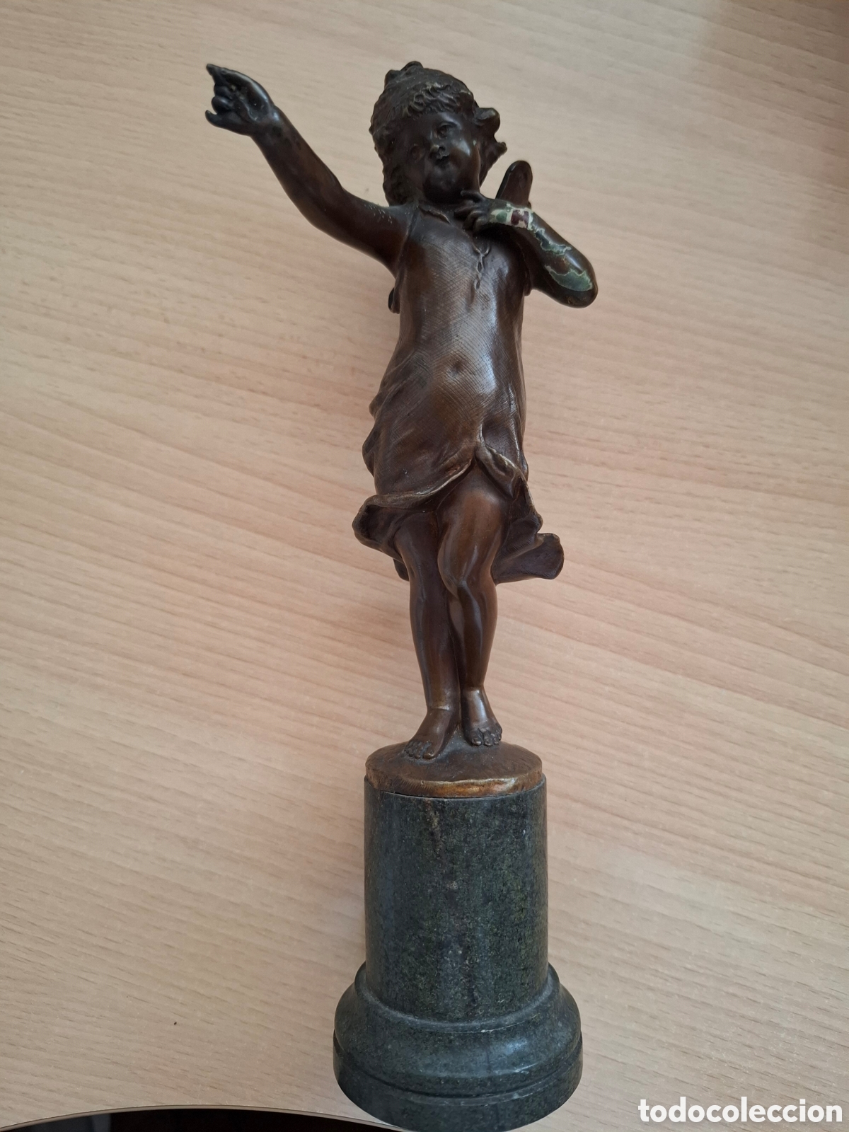 Antig&uuml;edades: Figura bronce s&oacute;lido - Putto alado - Base m&aacute;rmol - S. XIX/XX