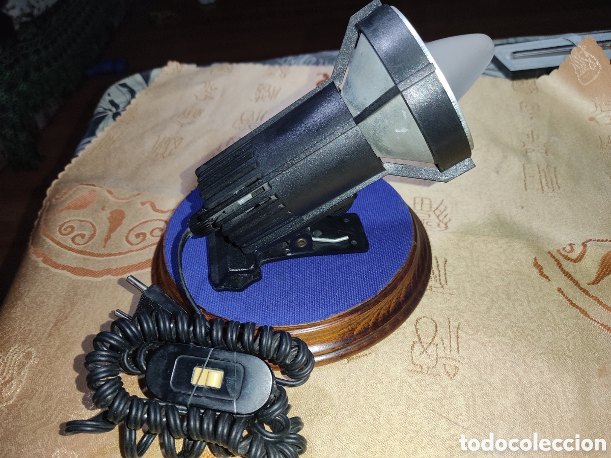 Antig&uuml;edades: Antiguo foco o l&aacute;mpara de pinza con cable extensible y pinza abatible de posici&oacute;n.