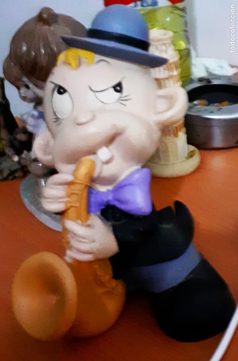 Antig&uuml;edades: MUSICO, ALGO AGOVIADO. FIGURA.
