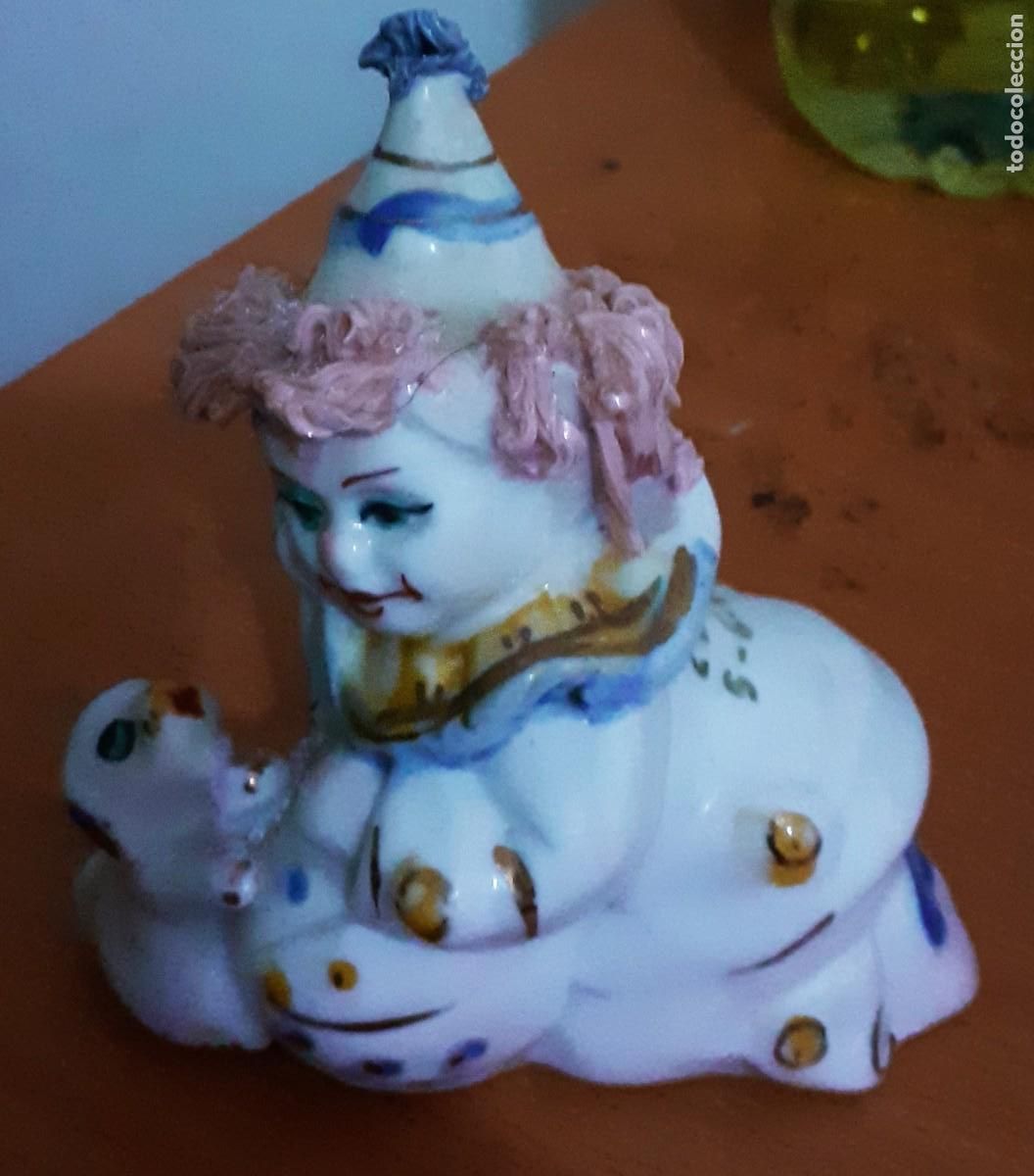 Antig&uuml;edades: PRECIOSA FIGURA DE UNA NI&Ntilde;AY SU PERRITO.