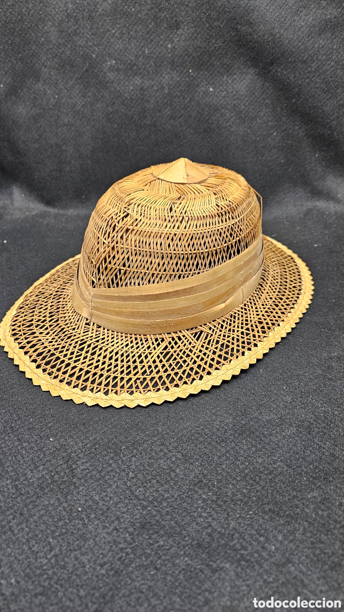 Antig&uuml;edades: Antiguo sombrero de bamb&uacute;