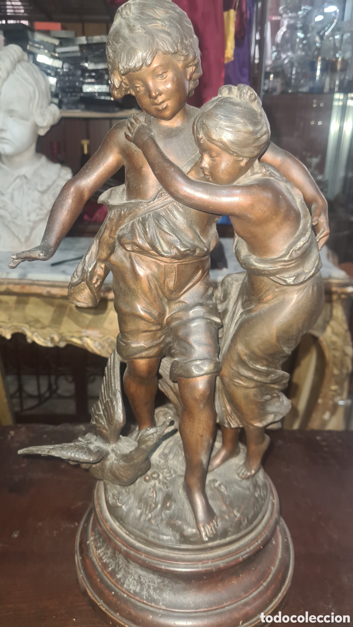 Antig&uuml;edades: figura color bronce firmada