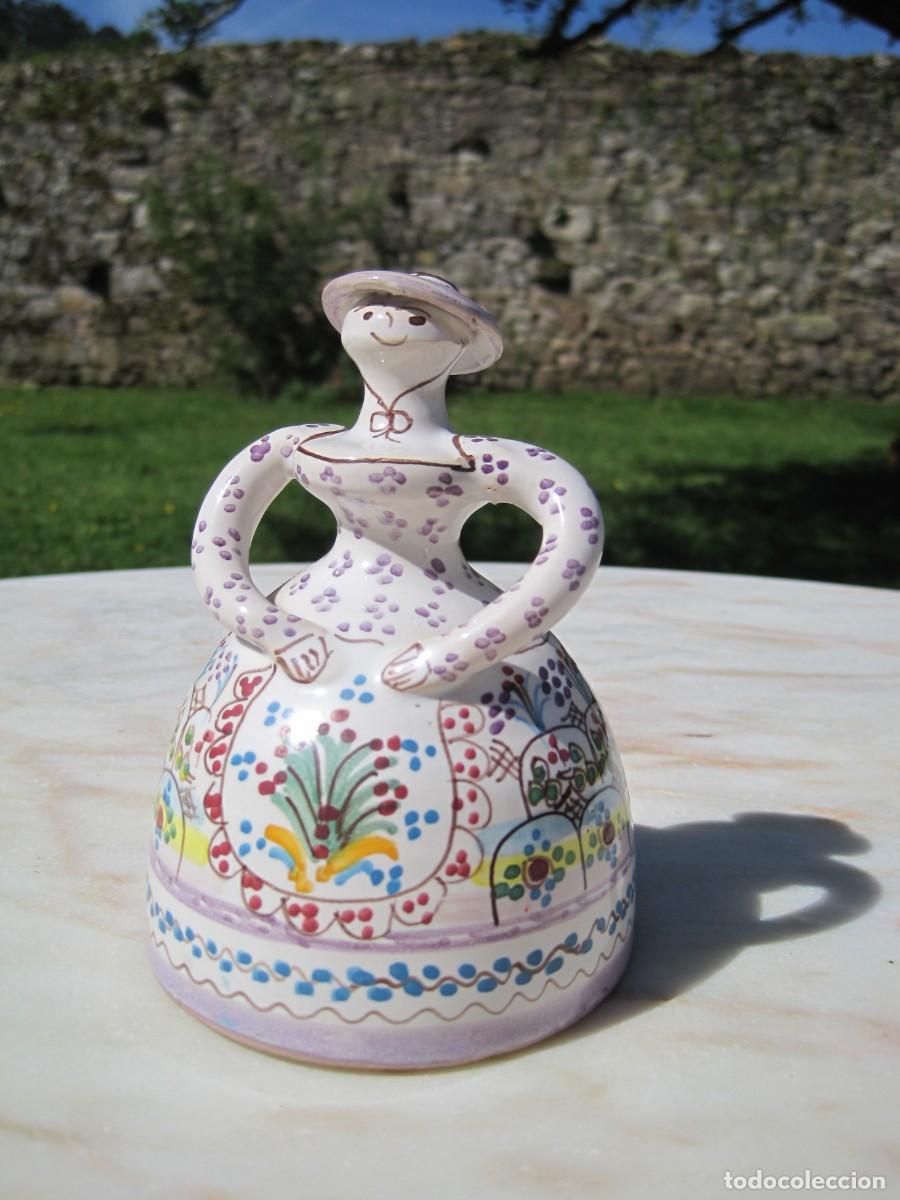 Antig&uuml;edades: CAMPANA DE CER&Aacute;MICA - SE&Ntilde;ORA - FLORES