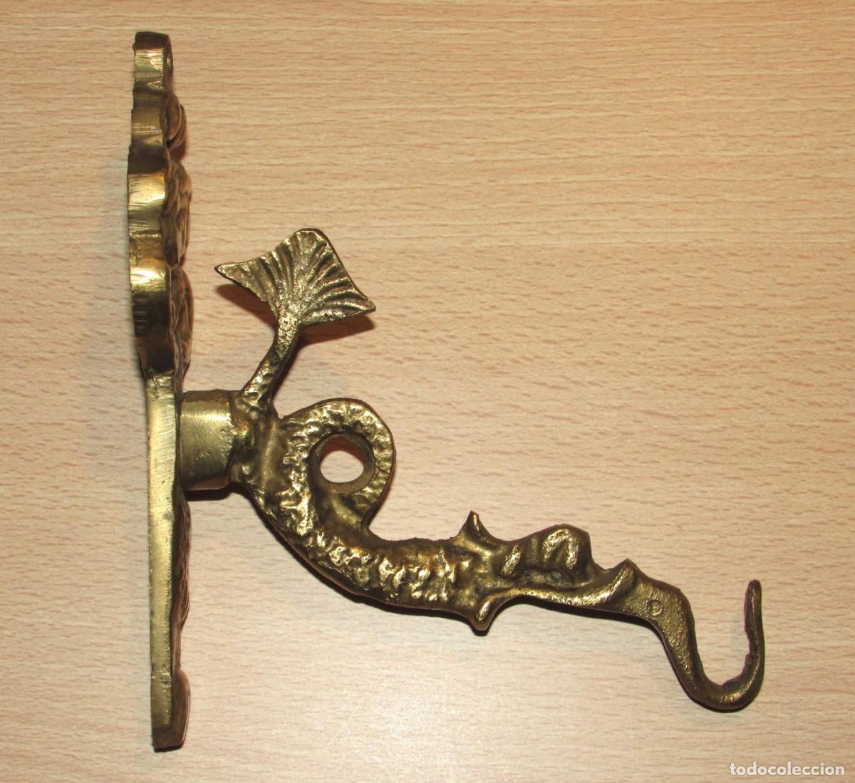 Antig&uuml;edades: Antigua percha colgador perchero pared pez mitol&oacute;gico oriental chino bronce lat&oacute;n 2