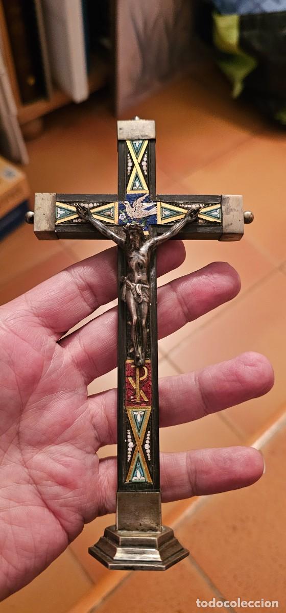 Antig&uuml;edades: Espectacular cruz de mesa de madera, plata y micromosaico