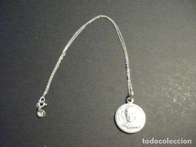 Antig&uuml;edades: MEDALLA EN PLATA SAN JOSE MARIA ESCRIVA CON CADENA