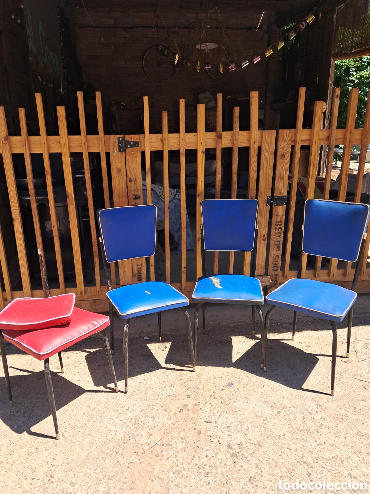 Antig&uuml;edades: Quatre cadires vintage anys 60 (Estil Retro / Industrial)
