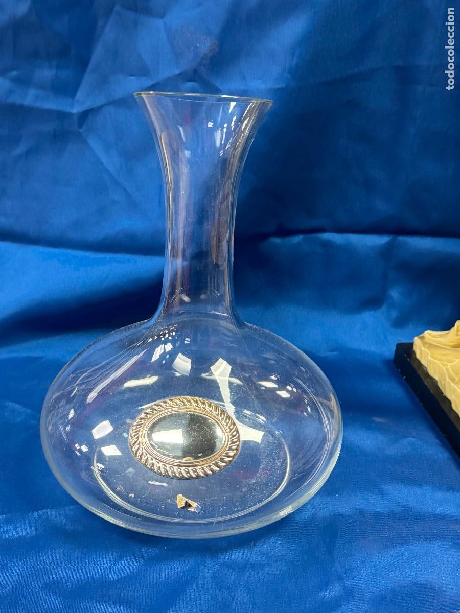 Antig&uuml;edades: BOTELLA DECANTADOR DE VINO O LICOR EN CRISTAL TRANSPARENTE CON MEDALL&Oacute;N EN PLATA - ART&Iacute;CULO DE SOB