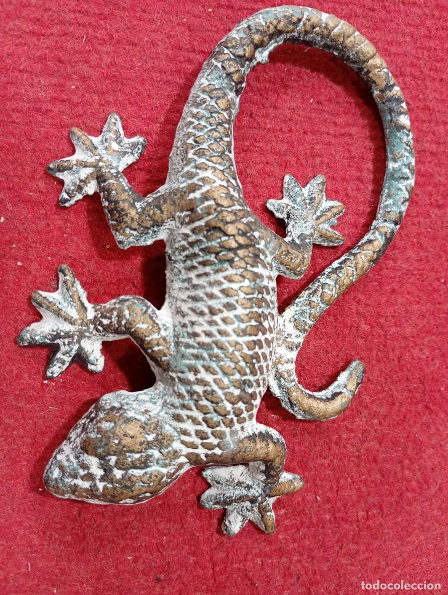 Antig&uuml;edades: Lagarto Hierro Fundido con p&aacute;tina cobreada.