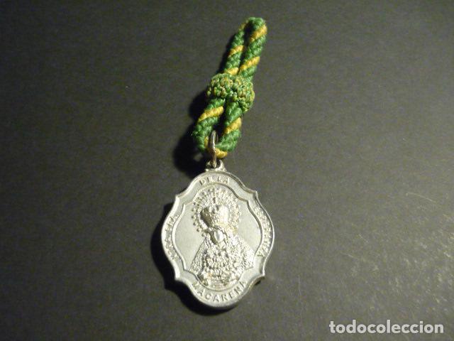 Antig&uuml;edades: SEVILLA SEMANA SANTA VIRGEN MACARENA Y JESUS DE LA SENTENCIA MEDALLA ALUMINIO 5 X 3,5 CM
