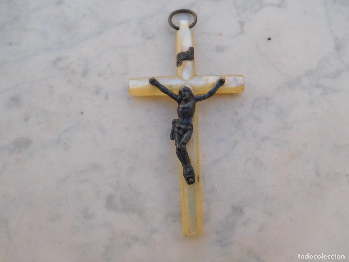 Antig&uuml;edades: Crucifijo antiguo de n&aacute;car - Foto 1