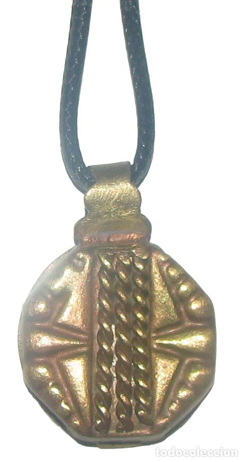 Antig&uuml;edades: 375-Medieval Bronce, -Antiguo colgante -s&iacute;mbolo de Protecci&oacute;n-Bendici&oacute;n y Paz-30 mm-siglos 13/15 DC&nbsp;