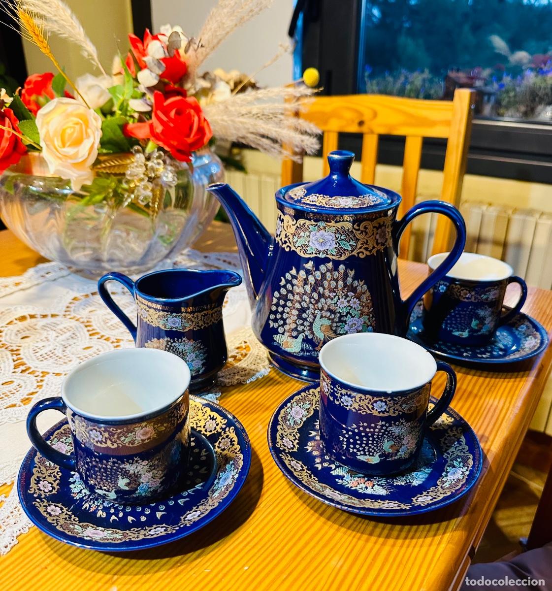 Antig&uuml;edades: Precioso Juego de T&eacute; Porcelana Azul Cobalto y Oro &rdquo;Taous&rdquo; (Pavo Real) - Cochin China - 8 Pzas