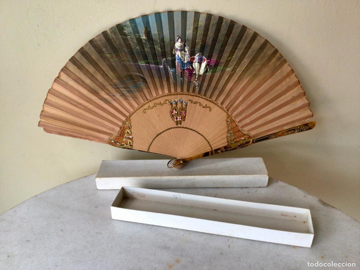 Antig&uuml;edades: ANTIGUO Y MARAVILLOSO ABANICO SIGLO XIX , CON ESCENA ROMANTICA PINTADA , CON ESTUCHE