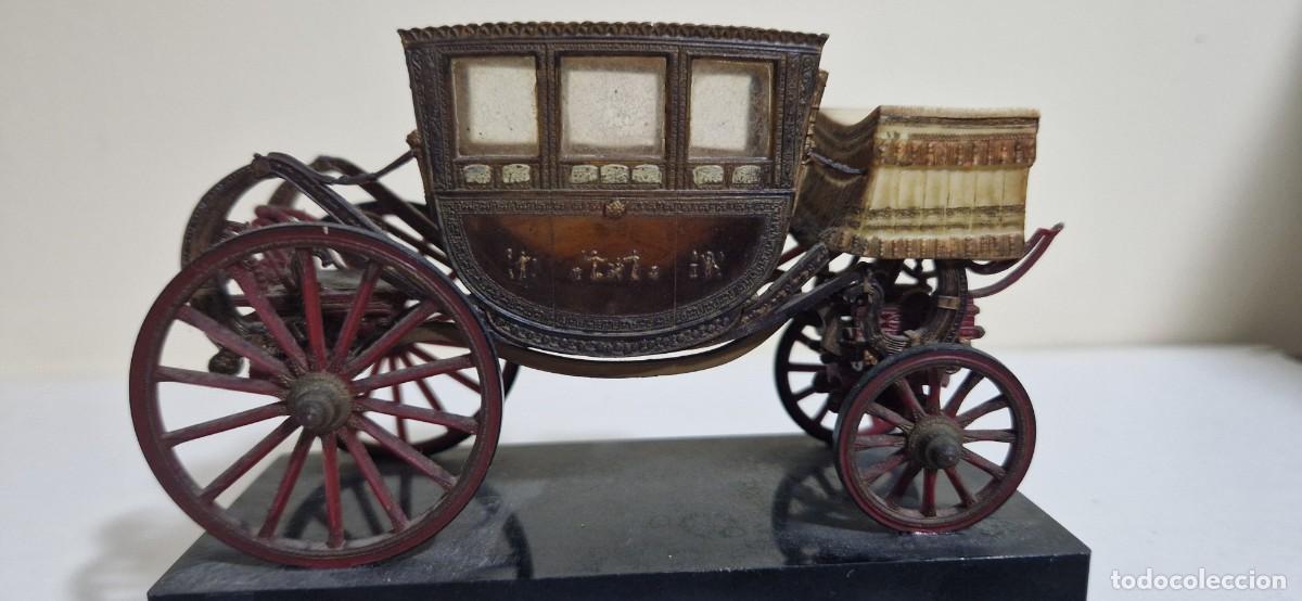 Antig&uuml;edades: Calesa a escala en madera tallada - Foto 3