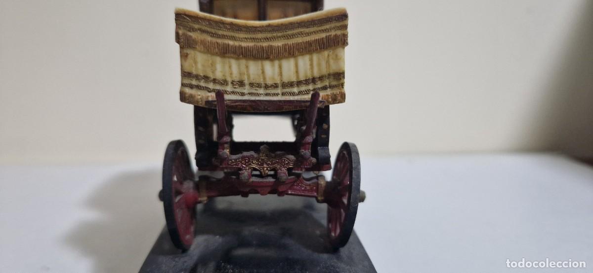 Antig&uuml;edades: Calesa a escala en madera tallada - Foto 5