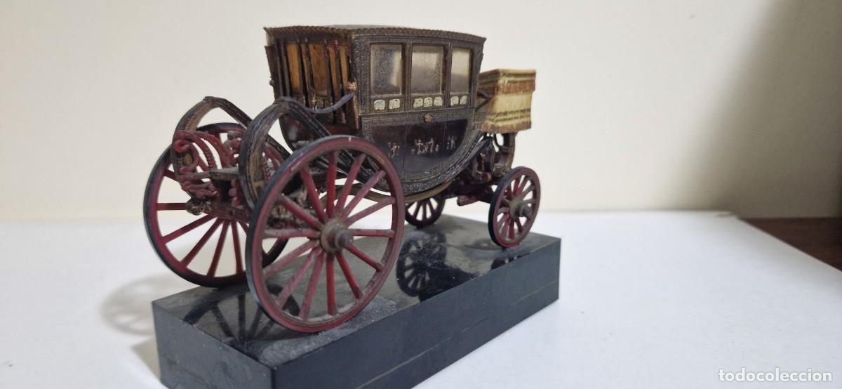 Antig&uuml;edades: Calesa a escala en madera tallada - Foto 8