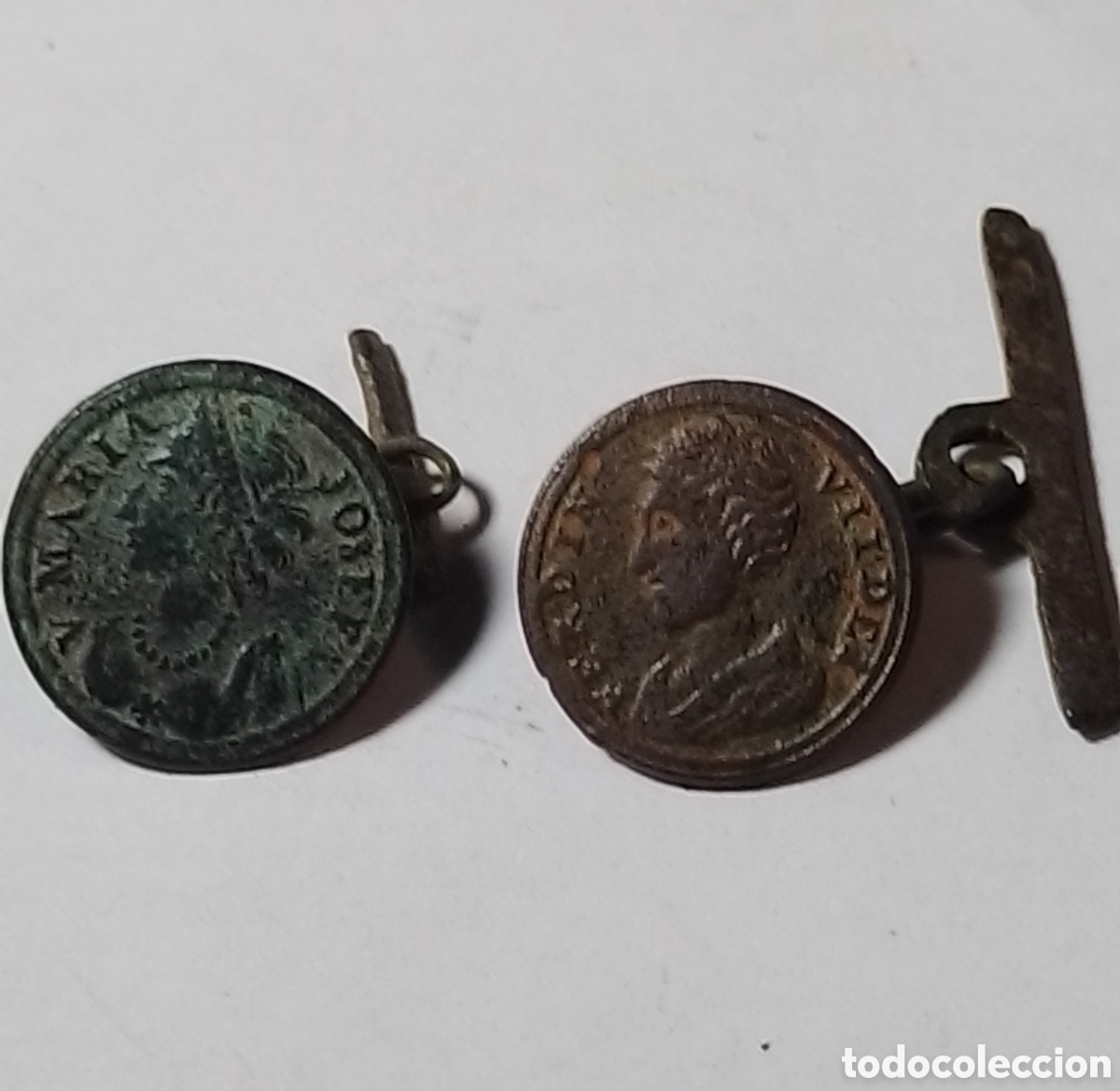 Antig&uuml;edades: Antiguos botones patri&oacute;ticos Mar&iacute;a Josefa y Fernando vii rostro Joven.