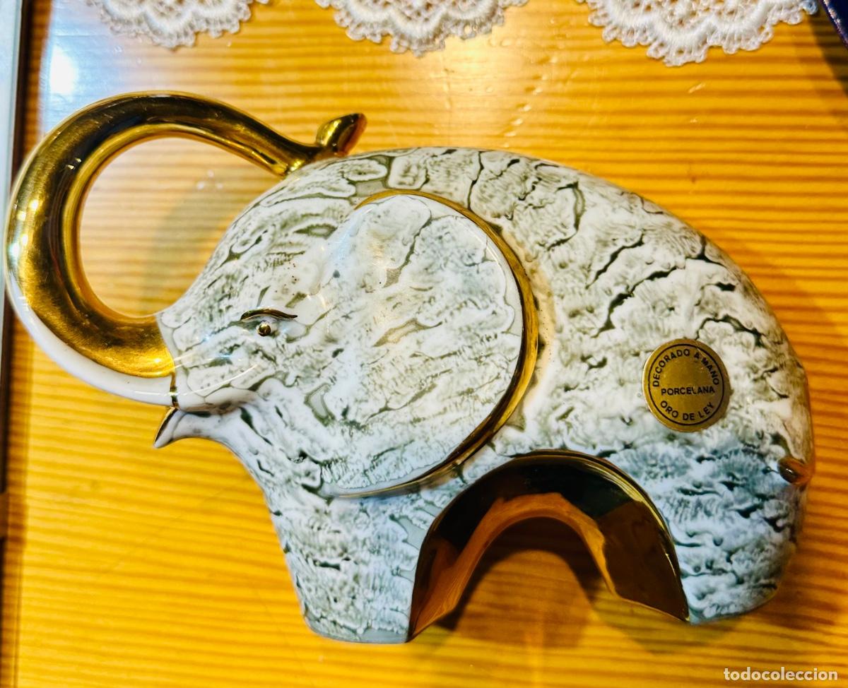 Antig&uuml;edades: Elefante de Porcelana Vintage - Silvestre - Decorado a Mano y Oro de Ley - Muy buen estado
