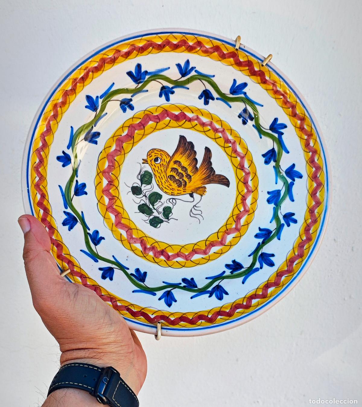 Antig&uuml;edades: PLATO CERAMICA PAJARO - RIBESALBES CASTELLON - AUTOR FIG&Aacute;S 28,8 cm - VALENCIA CERAMICA ESPA&Ntilde;A