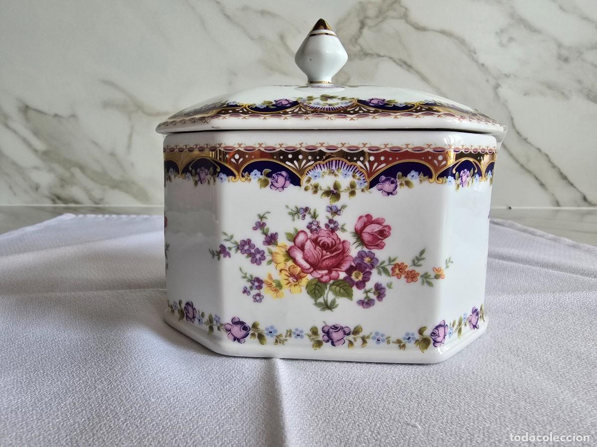 Antig&uuml;edades: Antigua bombonera o joyero porcelana Limoges - Porcelart - Rosas y azul cobalto - Con tapa