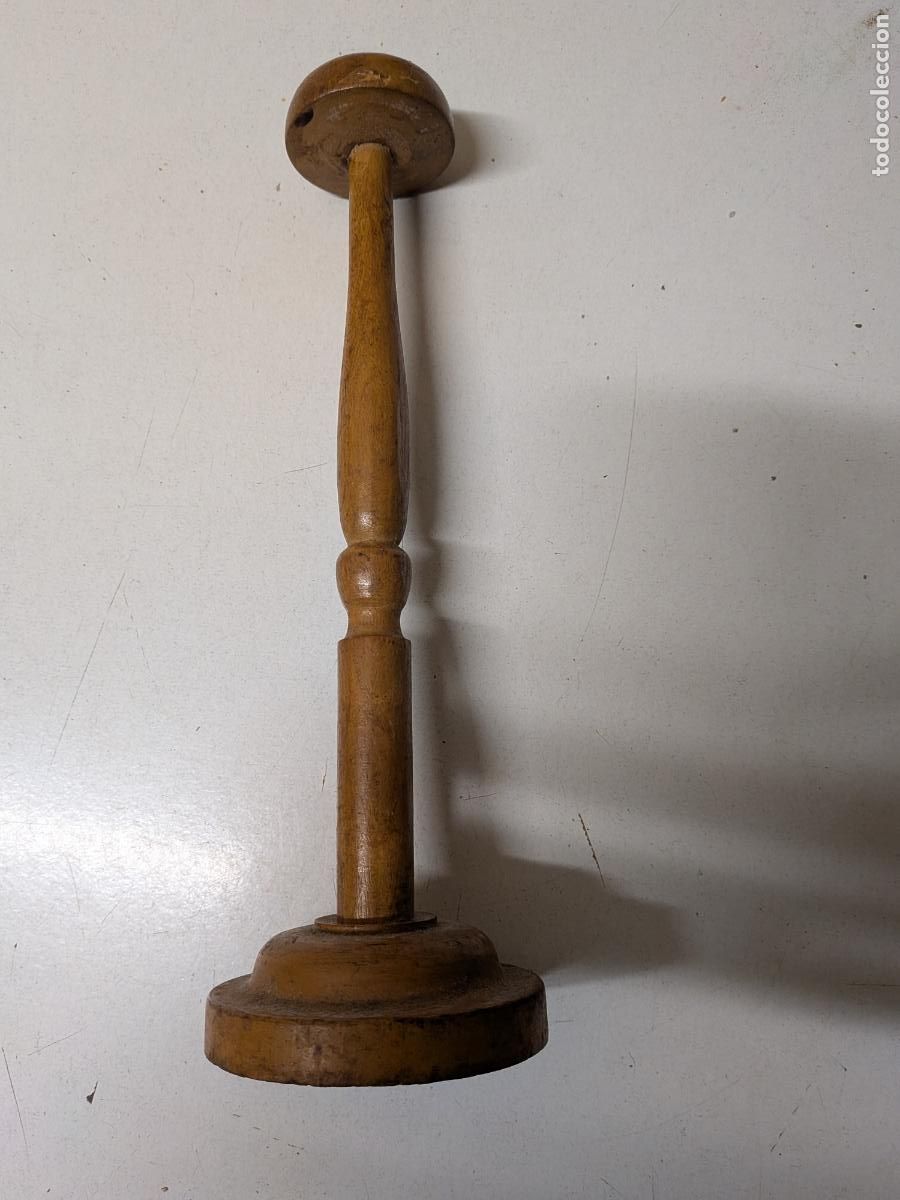 Antig&uuml;edades: ANTIGUO SOMBRERERO DE MADERA