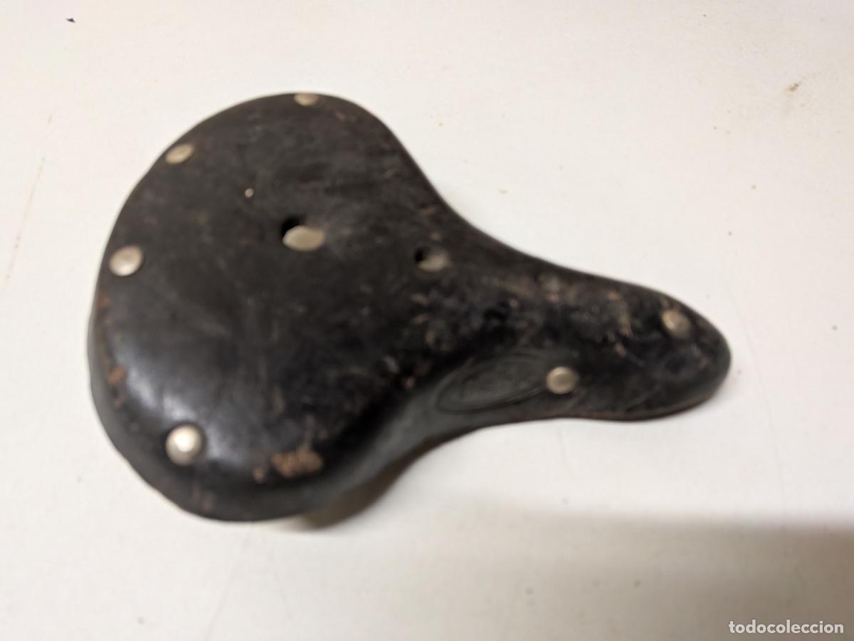 Antig&uuml;edades: ANTIGUO SILLIN BICI INFANTIL CUERO MARCA ROBLE