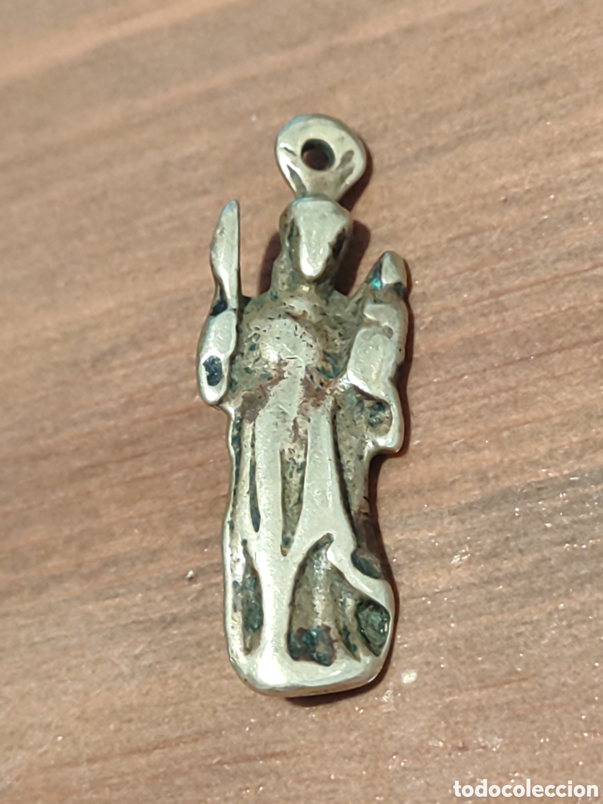 Antig&uuml;edades: Curioso colgante figura devocional devocionario de San Antonio de bronce