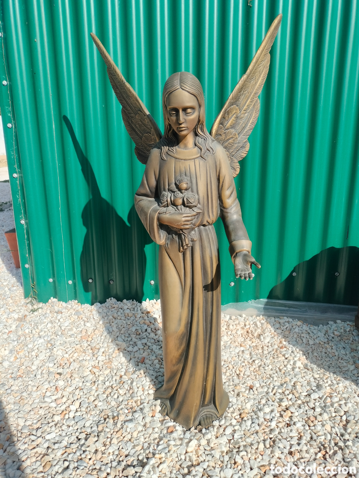 Antig&uuml;edades: estatua monumental de bronce de 95 cm representa al &rdquo;&Aacute;ngel de la Ofrenda&rdquo;