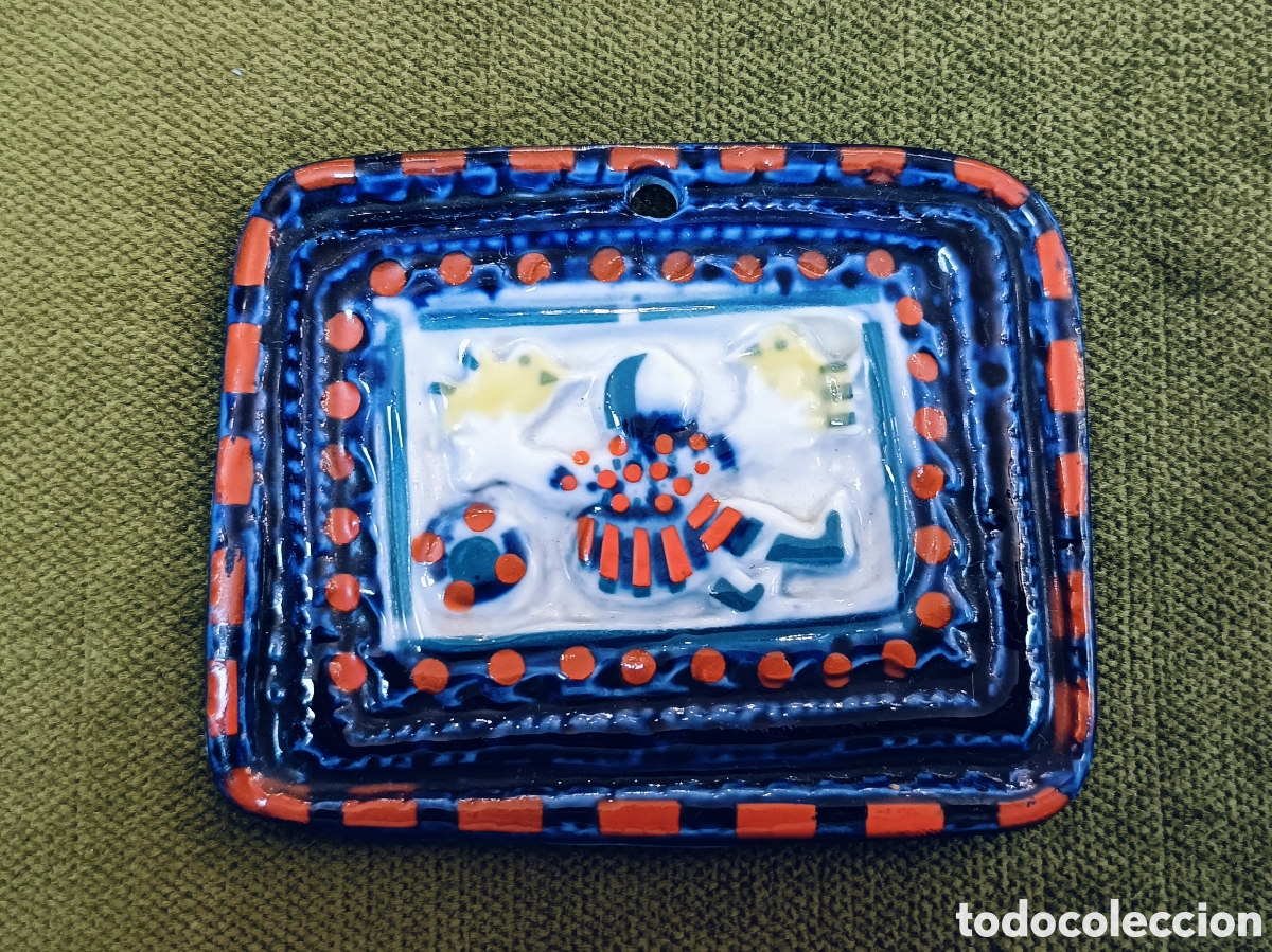 Antig&uuml;edades: SARGADELOS. MEDALLON O PLACA . NI&Ntilde;A. 8 &times; 6,5 CM