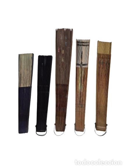 Antig&uuml;edades: Lote de 5 Abanicos Art Dec&oacute; - Varillaje en Madera - Pa&iacute;s Papel Litogr&aacute;fico - A&ntilde;os 20