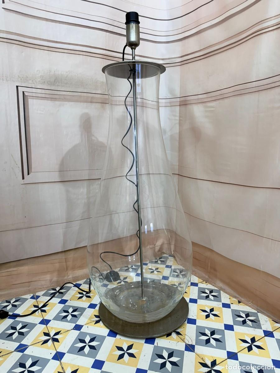 Antig&uuml;edades: L&aacute;mpara de mesa con una base de cristal transparente - Foto 2