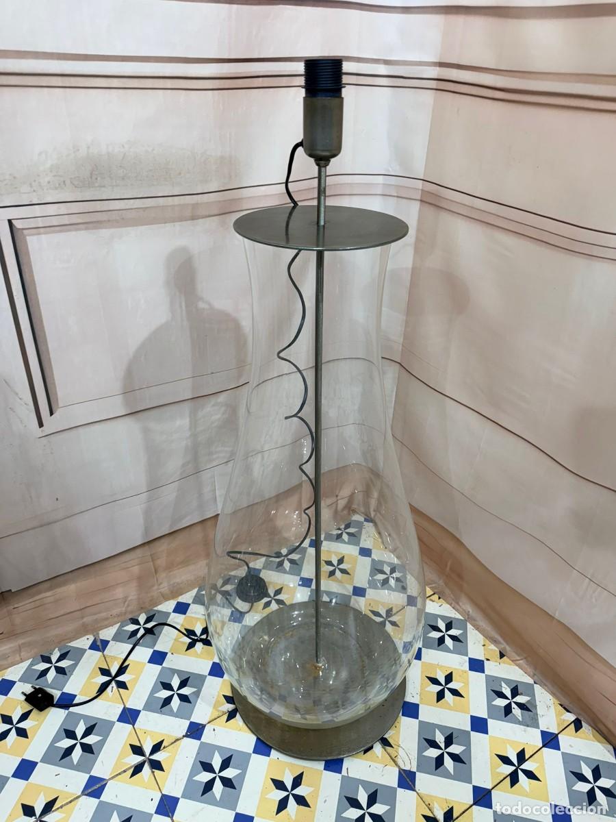 Antig&uuml;edades: L&aacute;mpara de mesa con una base de cristal transparente - Foto 3