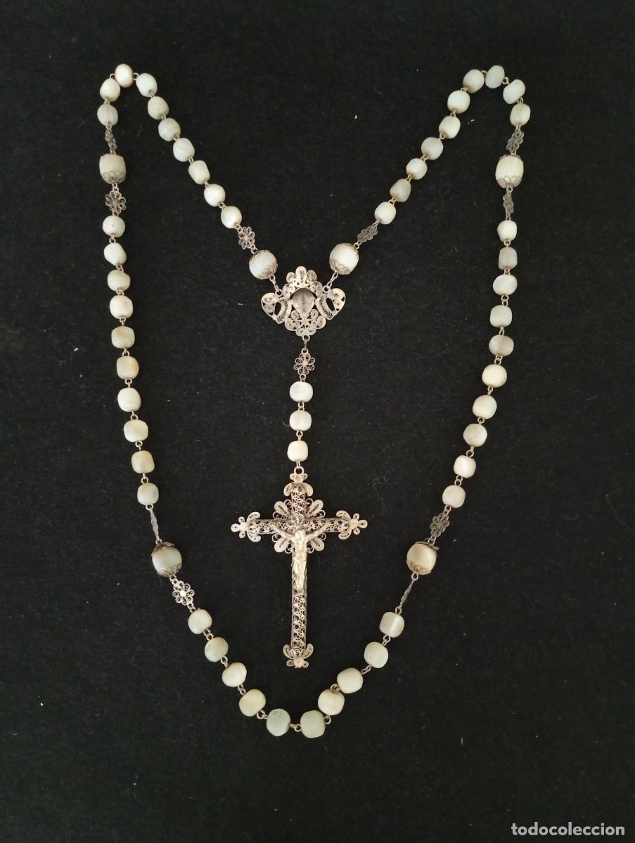 Antig&uuml;edades: Rosario de plata y n&aacute;car. S. XIX.
