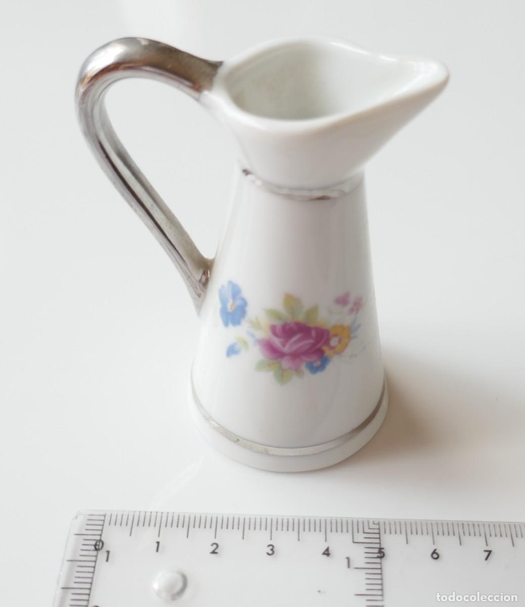 Antig&uuml;edades: PEQUE&Ntilde;A JARRITA PORCELANA *ENGA*. MEDIDAS: 4 CM DI&Aacute;METRO X 7,5 CM ALTURA