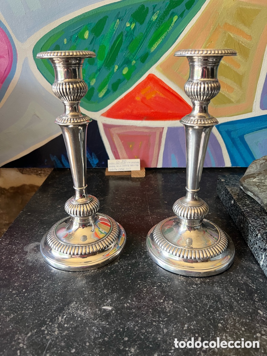 Antig&uuml;edades: Preciosa pareja candelabros plata maciza contrastada y burilada xviii