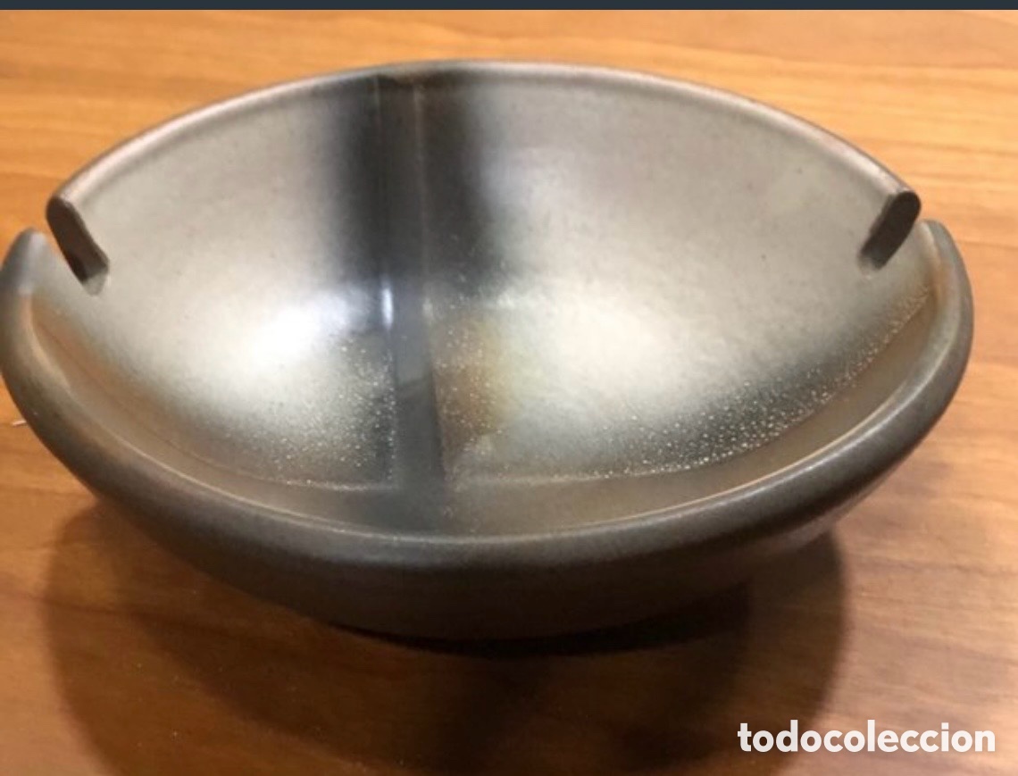 Antig&uuml;edades: Cenicero firmado Sant Benet ceramica de Montserrat