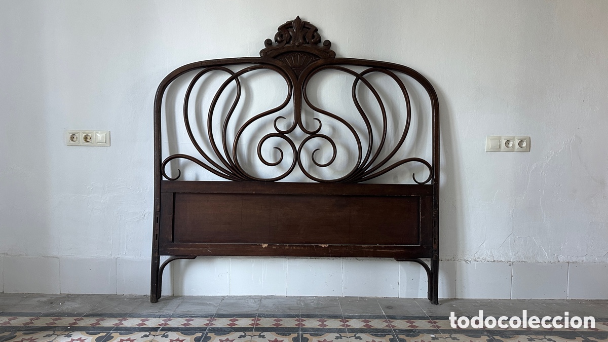 Antig&uuml;edades: Cabecero modernista de madera