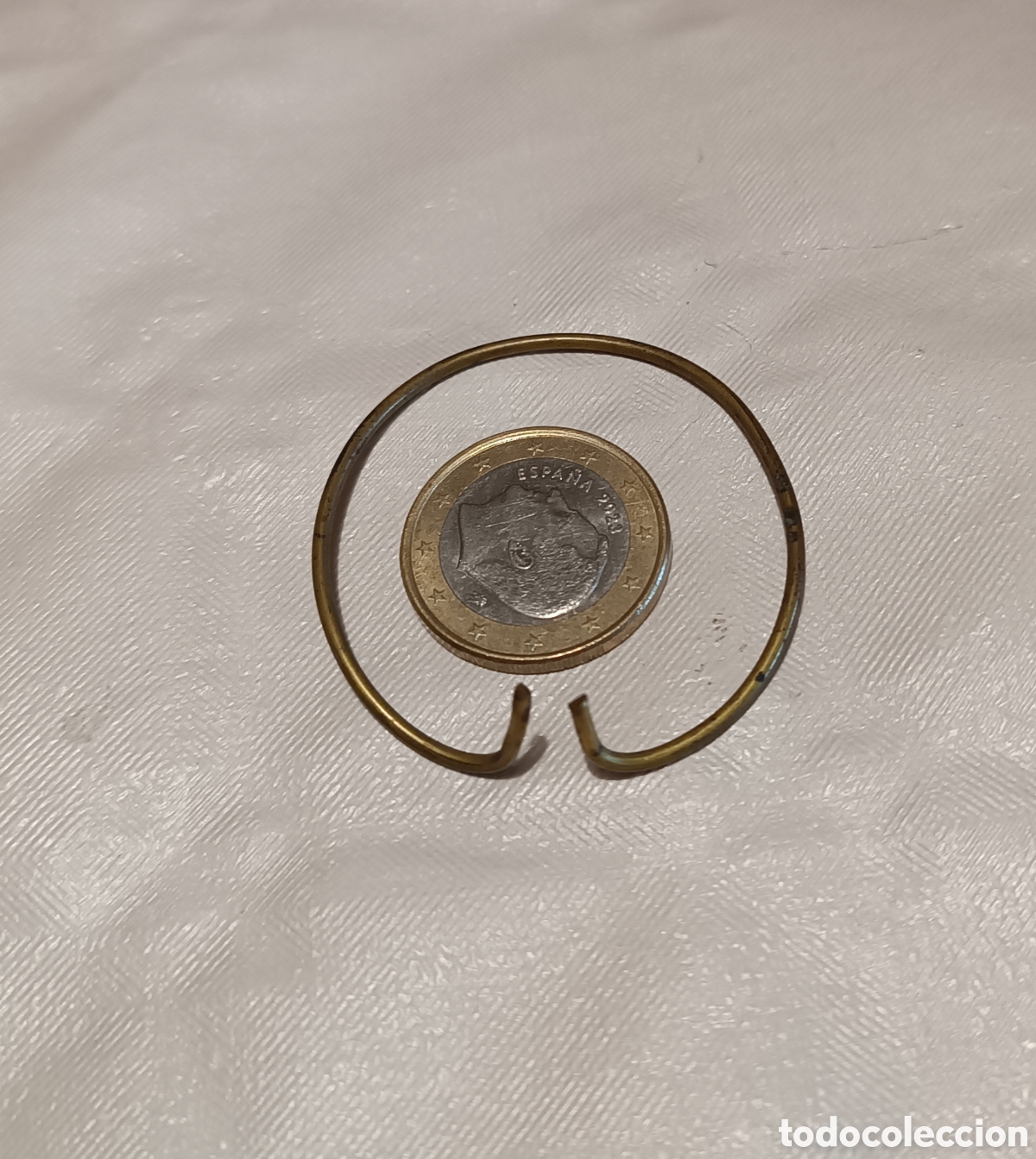 Antig&uuml;edades: Peque&ntilde;o ARO CORONA para figura/Imagen religuiosa, en &iquest;bronce? Di&aacute;metro 4 cm.