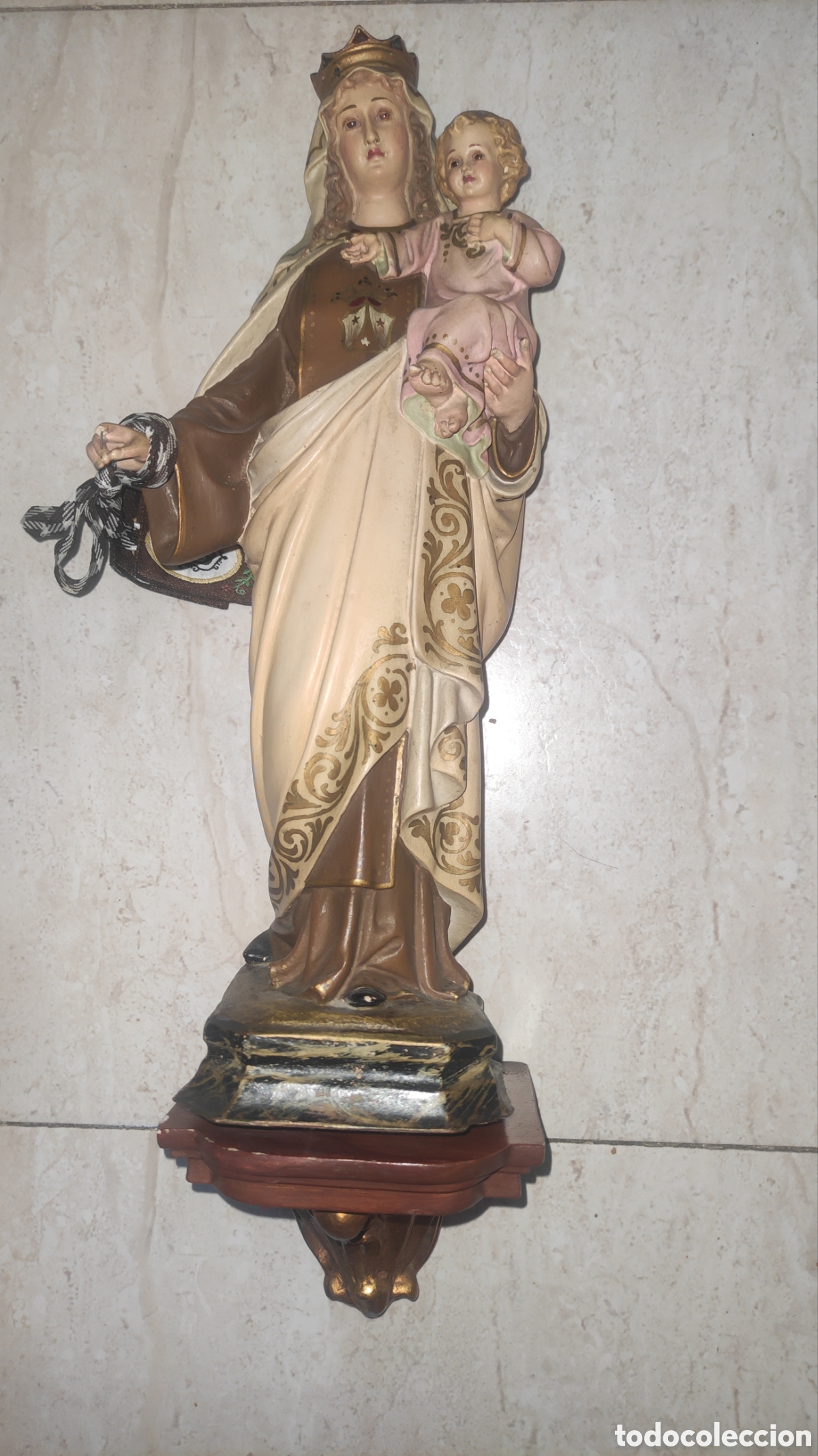 Antig&uuml;edades: Antigua virgen del carmen , arte olotense . Olot.