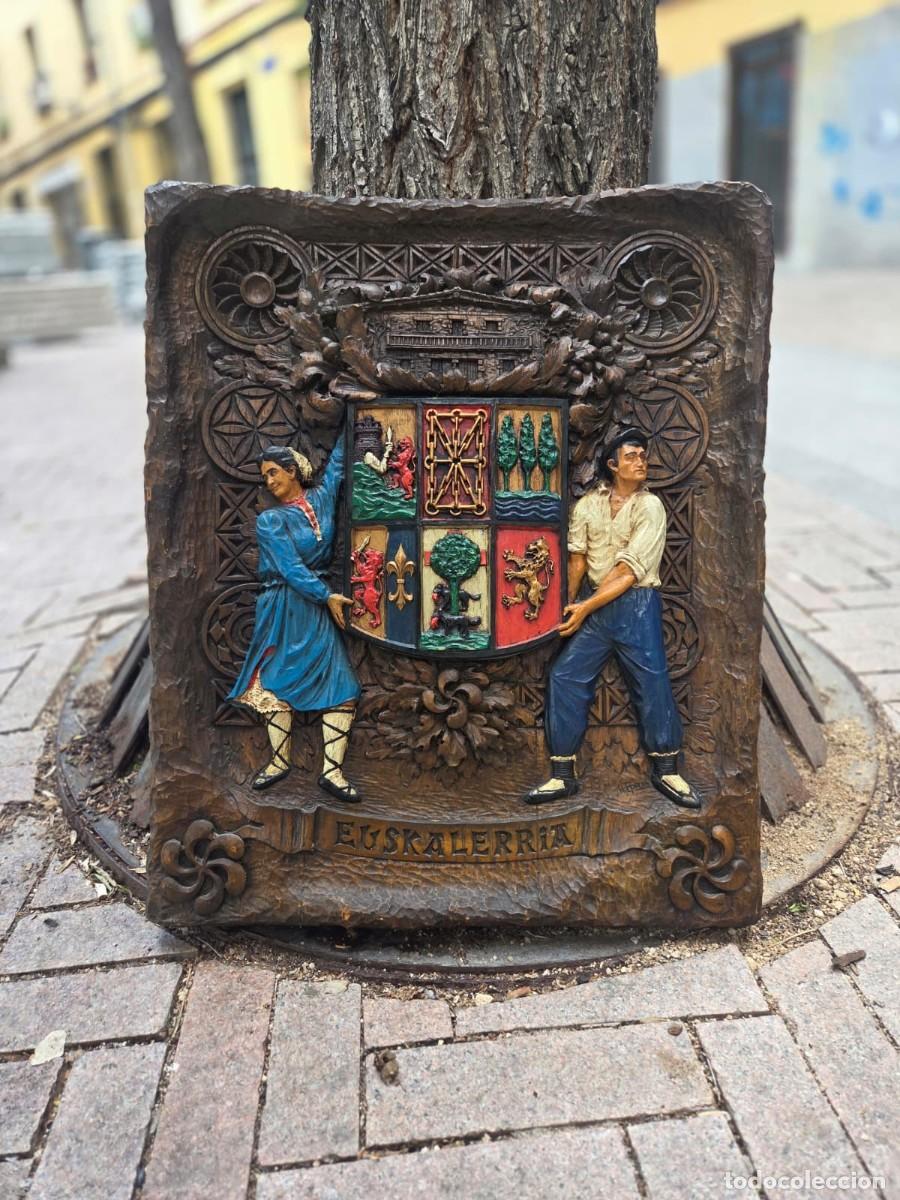 Antig&uuml;edades: Pieza de colecci&oacute;n: Bajorrelieve tallado y policromado del reconocido escultor y artesano vasco Hila