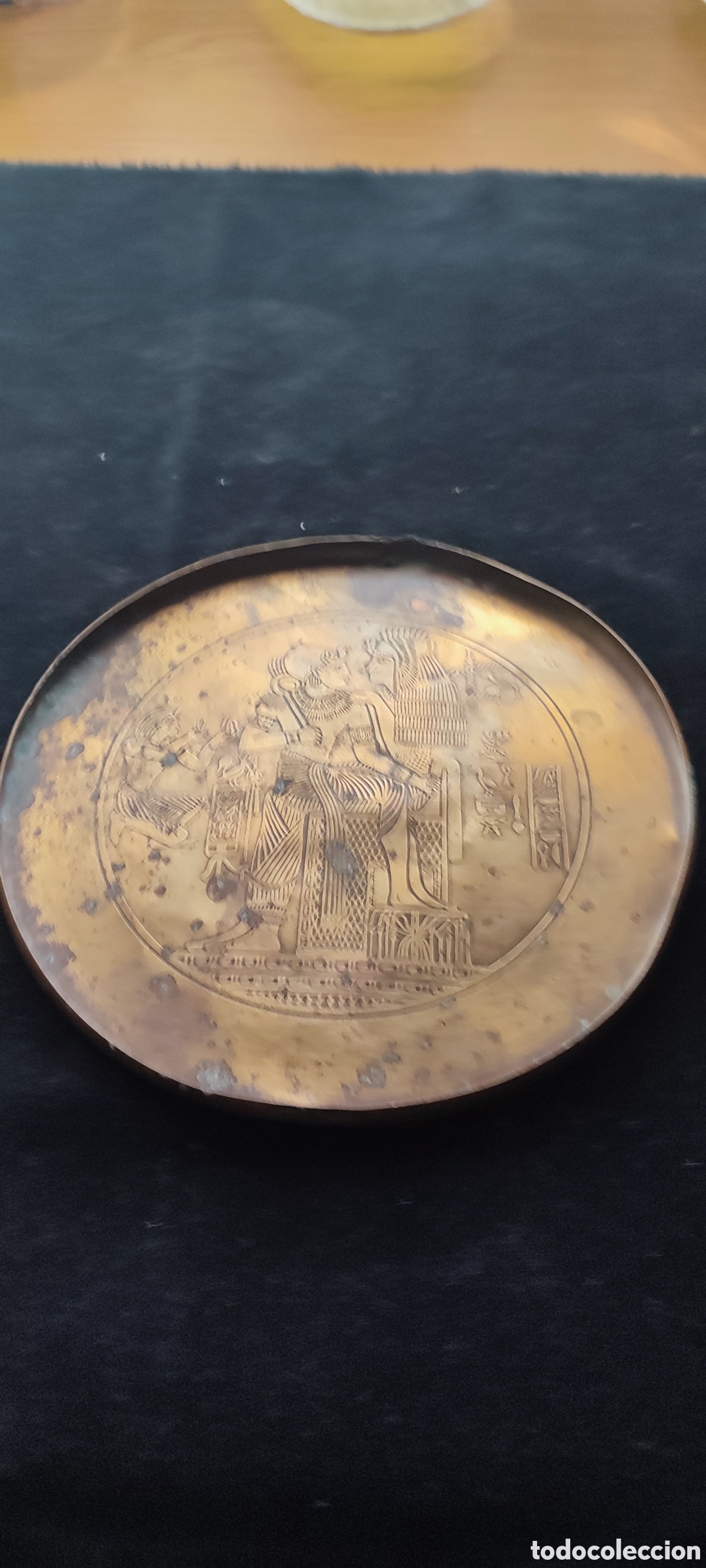 Antig&uuml;edades: Antigua bandeja de t&eacute; egipcia siglo XIX con motivos del Antiguo Egipto
