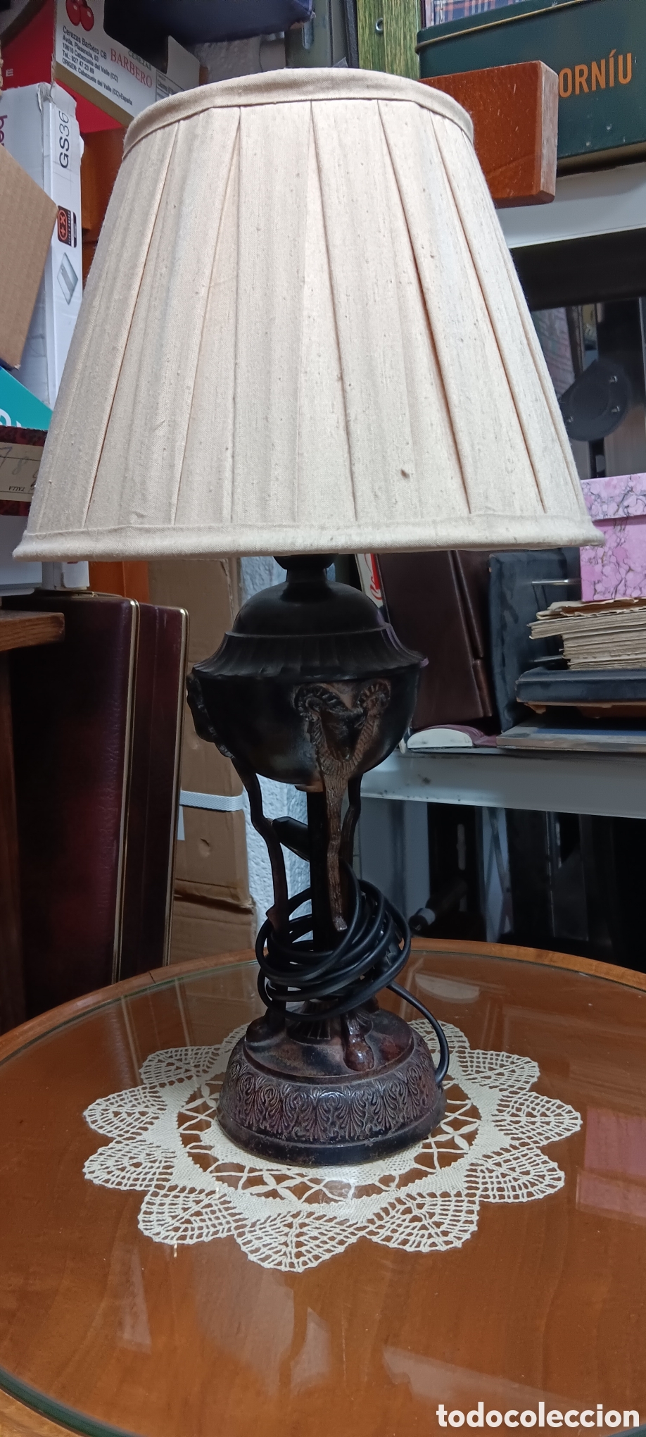 Antig&uuml;edades: L&aacute;mpara de sobremesa vintage.